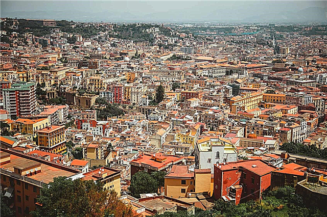  Napolis avatakse esimene broneerimishotell Euroopas