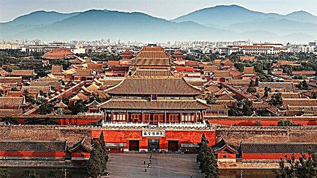 Prepovedano mesto, muzeji in parki so odprti za obiskovalce v Pekingu