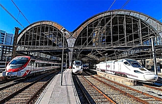 How to get from Barcelona to Valencia