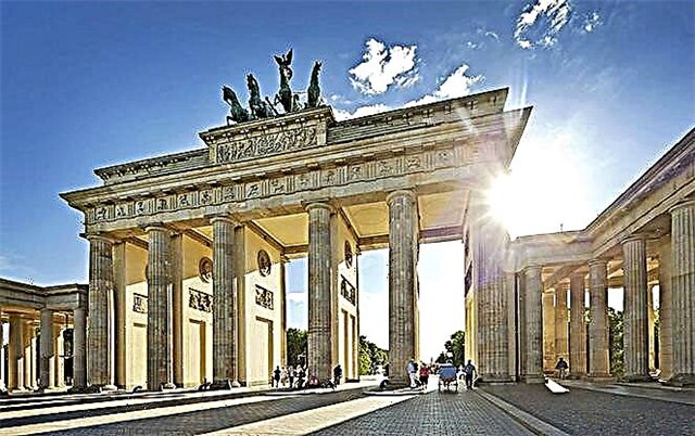 Brandenburg Gate - one of the symbols of tourist Germany