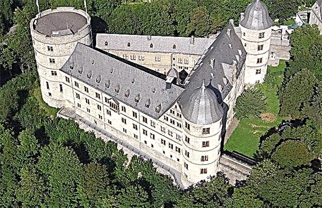 القلعة الأكثر غموضًا وصوفية في ألمانيا - Wewelsburg