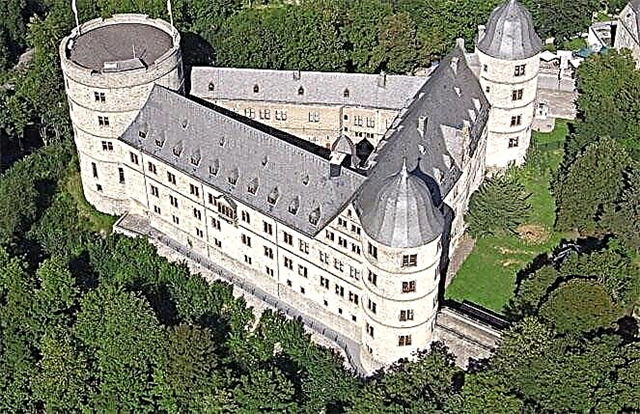 Lâu đài bí ẩn và huyền bí nhất nước Đức - Wewelsburg