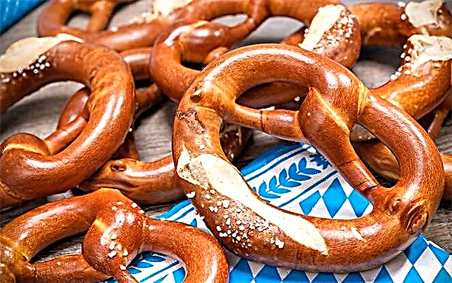 Bretzel - bánh quy giòn quốc gia của Đức