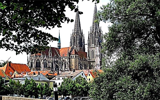 Travel to Regensburg Cathedral - a masterpiece of German Gothic