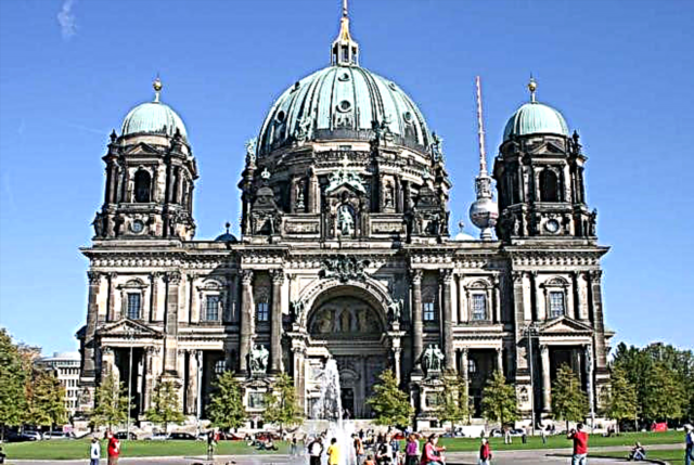أهم الكاتدرائيات والمعابد في ميونيخ