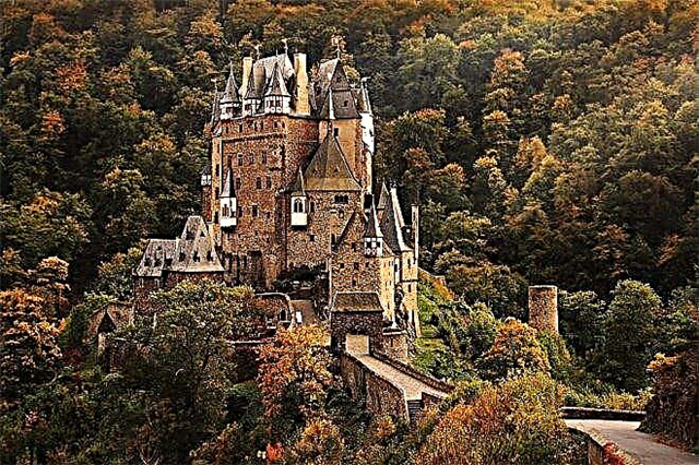 Dvorac iz bajke Eltz u Njemačkoj