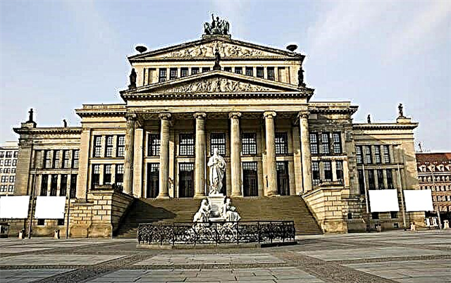 The oldest musical theater in Germany - Berlin State Opera
